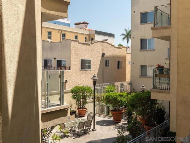 1601 India St, San Diego CA: https://media.crmls.org/mediaz/a9cfbea5-b1ff-40e1-9e36-5817ca12a043.jpg