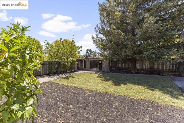 615 Manuel Dr, Novato CA: https://media.crmls.org/mediaz/a9d0724c-6215-455c-8b38-14a9a70553e6.jpg