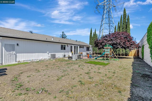 1771 Schooner Way, Pittsburg CA: https://media.crmls.org/mediaz/a9d0c271-b29c-457b-9067-3c305b65c6dd.jpg