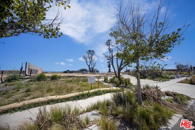 18428 Clifftop Way, Malibu CA: https://media.crmls.org/mediaz/a9d0d0f4-4fe2-45fe-94ce-c74708bde2bd.jpg