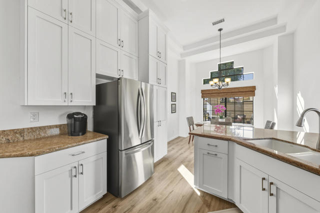 110 Celano Circle, Palm Desert CA: https://media.crmls.org/mediaz/a9d0e247-d880-47fa-98e0-0cee8ec75182.jpg