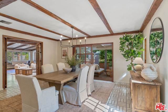 4835 Corbin Avenue, Tarzana CA: https://media.crmls.org/mediaz/a9d170f6-7d52-44dd-9556-e2e31ed960e7.jpg