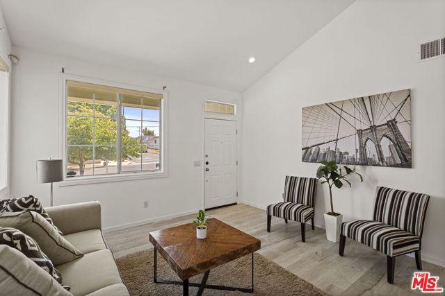 7725 Victoria Avenue, Inglewood CA: https://media.crmls.org/mediaz/a9d228ad-a80f-4ca1-ac84-2510e0148807.jpg