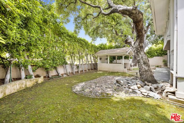 2200 Shenandoah Lane, Glendora CA: https://media.crmls.org/mediaz/a9d2c205-39bf-44ab-a763-7cb3e20cbac6.jpg