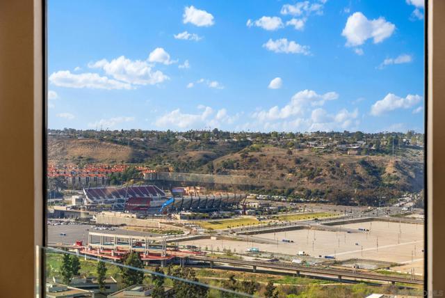 5392 Wilshire Drive, San Diego CA: https://media.crmls.org/mediaz/a9d3e090-ddef-4bfb-8a8f-b907bd3a26b2.jpg