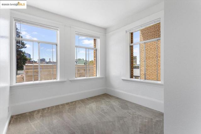 498 25th Street, Oakland CA: https://media.crmls.org/mediaz/a9d3e0d3-7306-4fc7-8069-68a704acddf8.jpg
