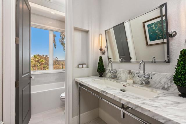 4470 Caminito Tecera, Del Mar CA: https://media.crmls.org/mediaz/a9d423b9-e55c-4970-b867-094cf35f5064.jpg