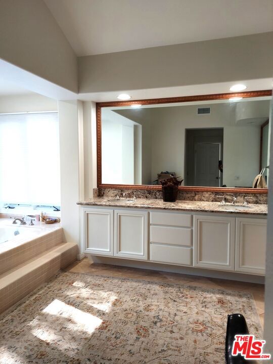 4342 Park Verdi, Calabasas CA: https://media.crmls.org/mediaz/a9d4717f-a67b-4e70-a164-8d061af68168.jpg