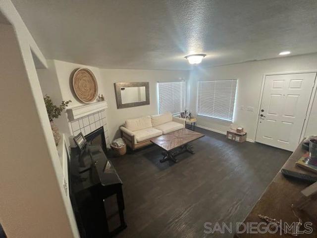 1247 Calistoga Ave, Chula Vista CA: https://media.crmls.org/mediaz/a9d4ae6d-f9c1-49d5-b234-0d819a2b4643.jpg
