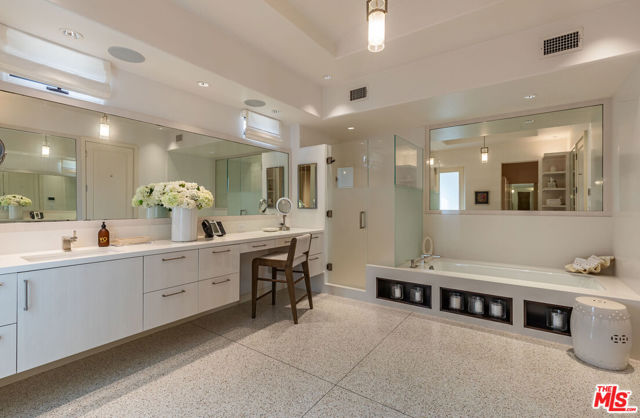 22368 Pacific Coast Highway, Malibu CA: https://media.crmls.org/mediaz/a9d4f89b-d6b0-48d6-a98e-0c9861340961.jpg