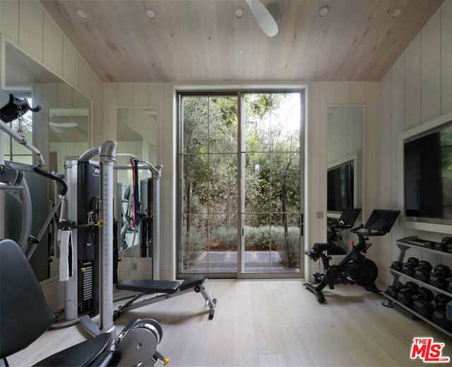 127 S Burlingame Avenue, Los Angeles CA: https://media.crmls.org/mediaz/a9d5188b-a129-409e-82e3-87220552d638.jpg