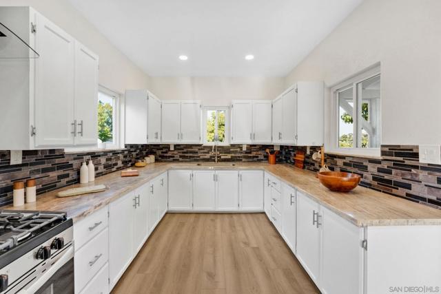 425 S Bancroft, San Diego CA: https://media.crmls.org/mediaz/a9d57f09-839e-44a3-8913-4cbfec265853.jpg