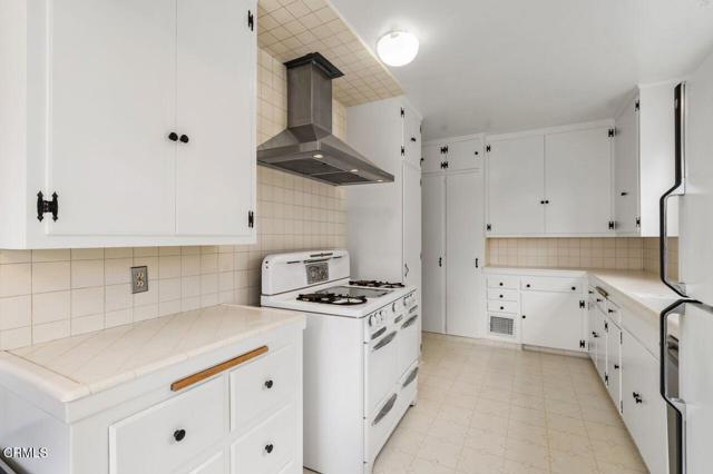 2009 Sierra Place, Glendale CA: https://media.crmls.org/mediaz/a9d5adb5-7451-4388-a99a-23d22490e9c8.jpg