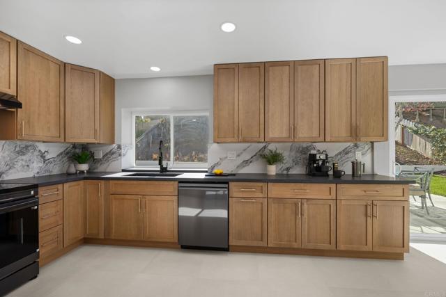 Detail Gallery Image 26 of 71 For 2755 Victoria Ave, Carlsbad,  CA 92010 - 4 Beds | 2/1 Baths