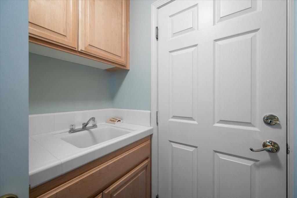 https://media.crmls.org/mediaz/a9d5ef29-28f3-4492-8797-fb14f1af39e1.jpg?preset=X-Large