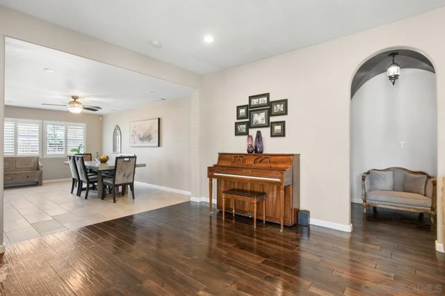 8931 Sunwood Dr, Santee CA: https://media.crmls.org/mediaz/a9d611b7-5a35-452a-9c2d-1135e339205d.jpg