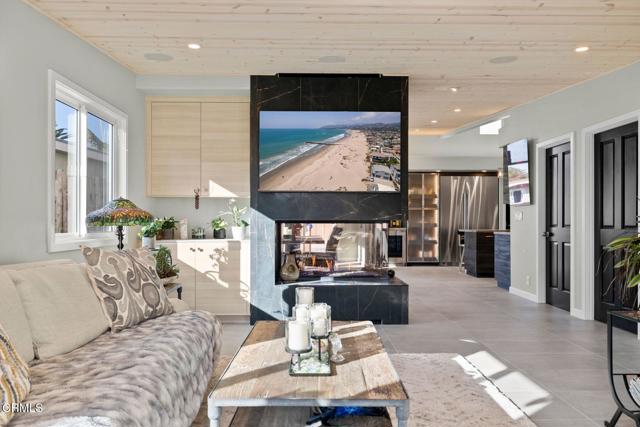 1322 Weymouth Lane, Ventura CA: https://media.crmls.org/mediaz/a9d615bb-8eaf-44ad-b2c1-87c042720408.jpg