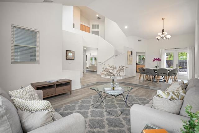 13358 Twin Circle Ct, Poway CA: https://media.crmls.org/mediaz/a9d67edc-60bb-4669-a1d0-2b86ca45c1e5.jpg