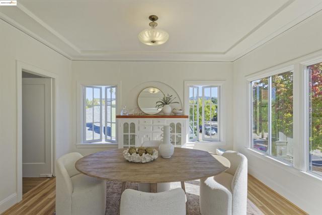 3945 Randolph Ave, Oakland CA: https://media.crmls.org/mediaz/a9d682ae-f2ea-4e69-bf0c-6156fcb7d08b.jpg