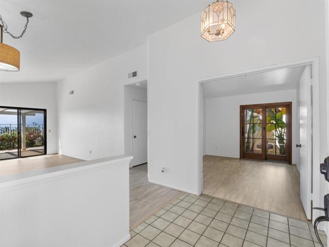 Detail Gallery Image 6 of 38 For 6923 Whitecap, Carlsbad,  CA 92011 - 3 Beds | 2 Baths