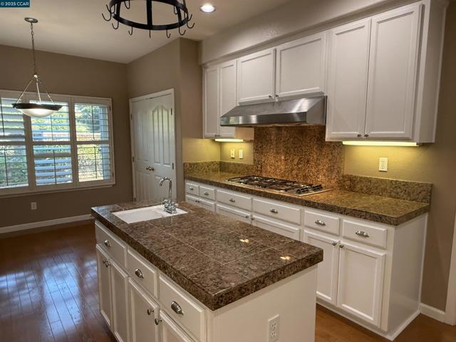 600 Bourne Ct, Danville CA: https://media.crmls.org/mediaz/a9d6bf57-e2b8-4338-9e01-03e739317a78.jpg