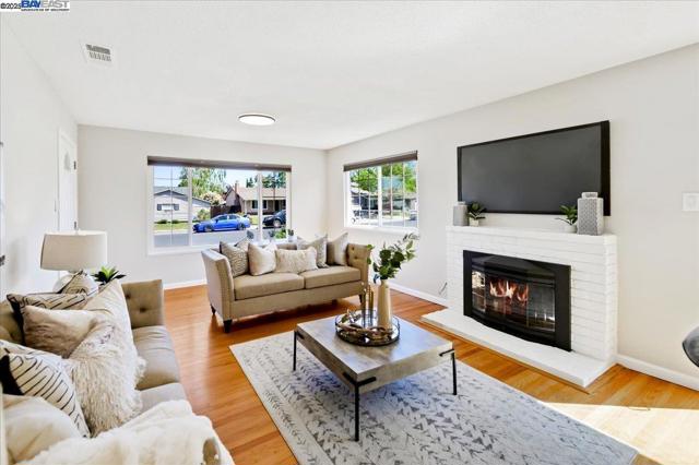 3947 Pestana Way, Livermore CA: https://media.crmls.org/mediaz/a9d6d137-dad2-4479-8c1f-a18624d1a567.jpg