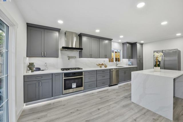 3312 San Marco Ct, Union City CA: https://media.crmls.org/mediaz/a9d6d7e9-0613-437d-84e7-8a05dbd1f6bc.jpg