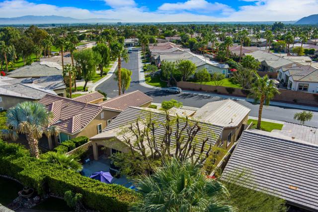 81172 Victoria Lane, La Quinta CA: https://media.crmls.org/mediaz/a9d7262b-dc84-4ae1-a95a-0d732bdafadd.jpg