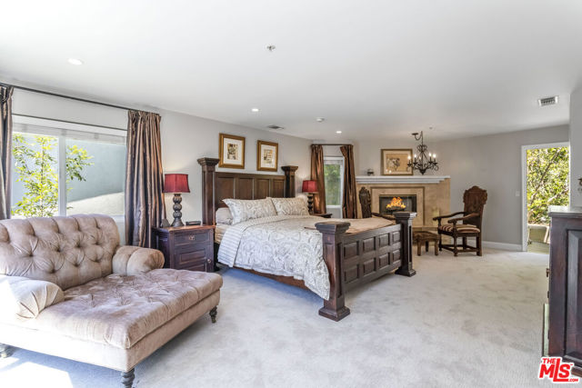 3943 Avenida Del Sol, Studio City CA: https://media.crmls.org/mediaz/a9d80d2f-95ed-48bf-b0d4-571bfe641986.jpg