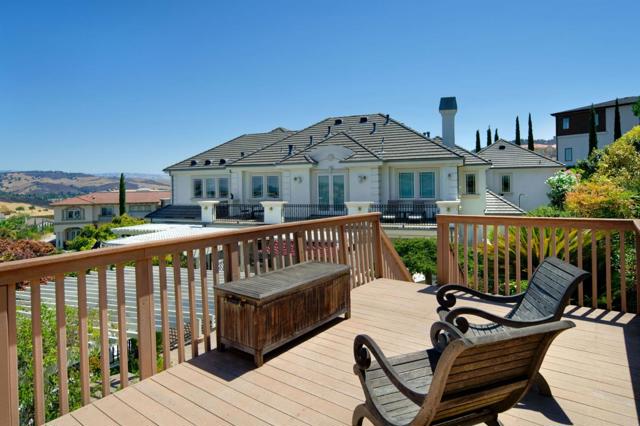 7003 Hollow Lake Way, San Jose CA: https://media.crmls.org/mediaz/a9d86c47-bef0-4def-96c1-81aaab47cf65.jpg