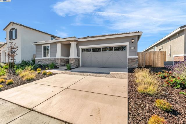 4171 Markovich Ct, Richmond CA: https://media.crmls.org/mediaz/a9d88a07-146c-417f-96ae-29996bf761da.jpg