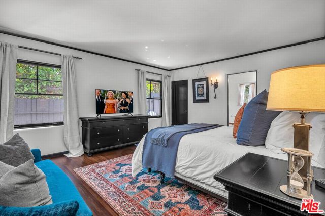 1423 Warnall Avenue, Los Angeles CA: https://media.crmls.org/mediaz/a9d931e6-6a08-4c18-8ed7-be16b63030f1.jpg