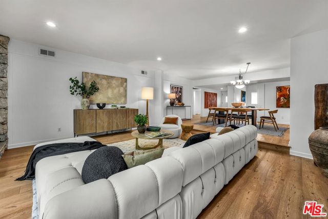 12243 Kling Street photo 8