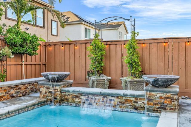 2305 Augusta Ave, Tracy CA: https://media.crmls.org/mediaz/a9da13e9-ba51-4f06-b509-7ed4260b4622.jpg
