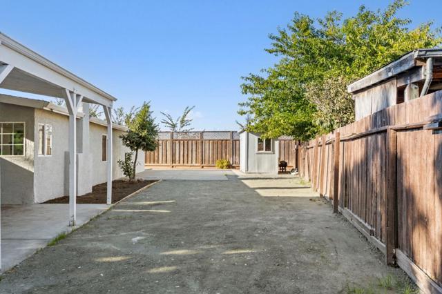2887 Fordham Street, East Palo Alto CA: https://media.crmls.org/mediaz/a9da51fc-f9d7-410b-86e3-a1033c0858c3.jpg