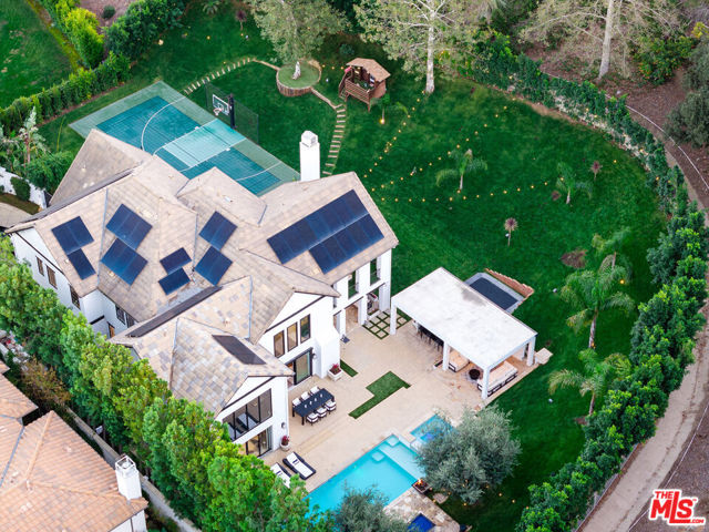 3801 Prado Del Trigo, Calabasas CA: https://media.crmls.org/mediaz/a9db3f9b-6a3f-41d0-9299-0aab64087241.jpg