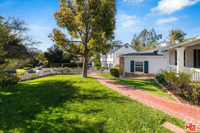 4118 Davana Road, Sherman Oaks CA: https://media.crmls.org/mediaz/a9dbaf49-3f85-4f0d-9ff5-8b959c40535f.jpg
