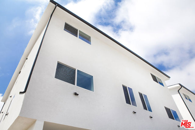 11503 S New Hampshire Avenue, Los Angeles CA: https://media.crmls.org/mediaz/a9dc03ec-7342-4eae-8d83-da8c442ff319.jpg