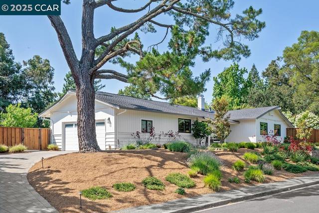 3108 Del Oceano Dr, Lafayette CA: https://media.crmls.org/mediaz/a9dc0437-71ef-4e59-927c-aa5d805f9a88.jpg