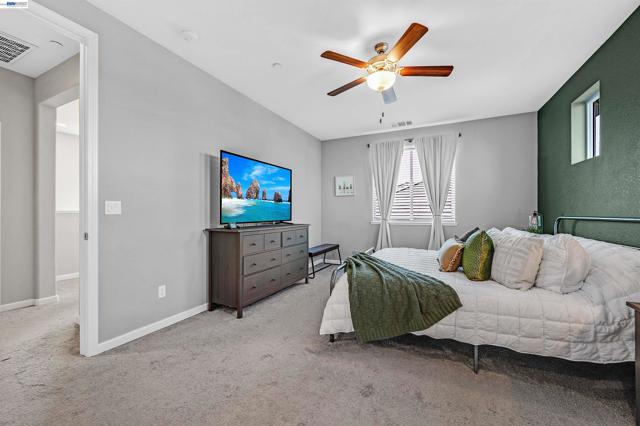 1589 Friendly St, Manteca CA: https://media.crmls.org/mediaz/a9dc228c-1fac-4715-a78f-3c3bc4cc1b0d.jpg