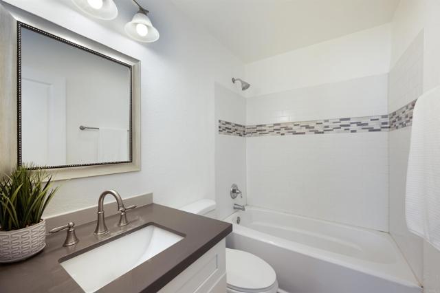 1460 Seacoast Drive, Imperial Beach CA: https://media.crmls.org/mediaz/a9dcfd6b-5880-401d-b121-8b2424d18d43.jpg