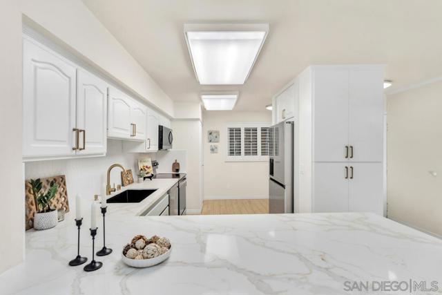2600 Torrey Pines Rd, La Jolla CA: https://media.crmls.org/mediaz/a9dd655b-2246-4a7a-84e0-658ddf54a901.jpg
