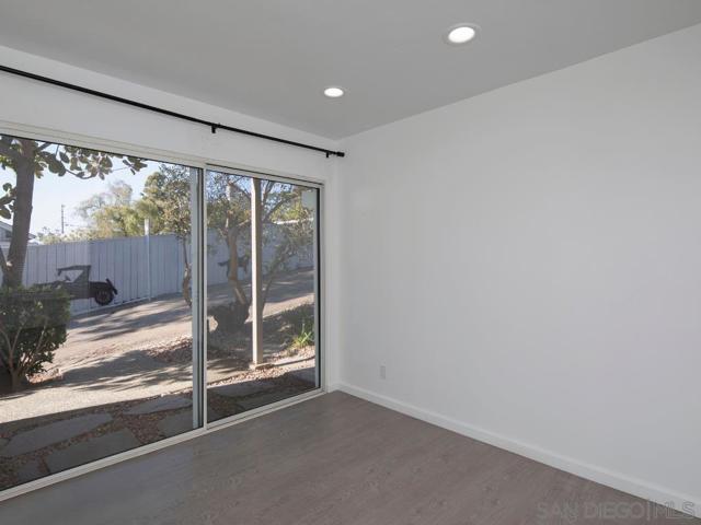 721 Camino Del Mar, Del Mar CA: https://media.crmls.org/mediaz/a9dda8e2-c070-44c9-b2b8-8ddb1a58919b.jpg