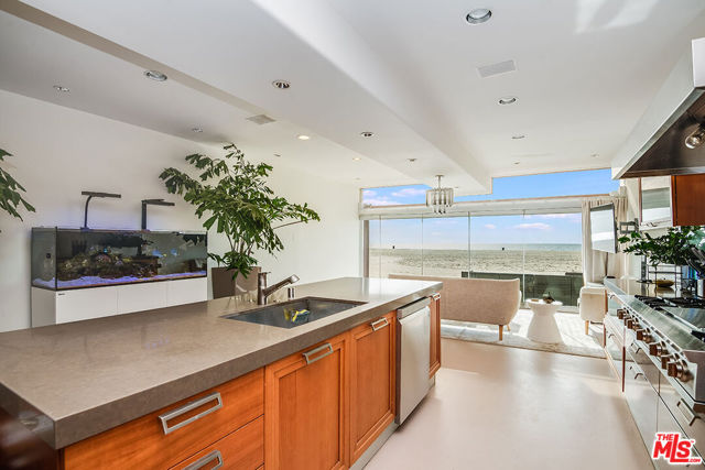 3817 OCEAN FRONT Walk photo 7