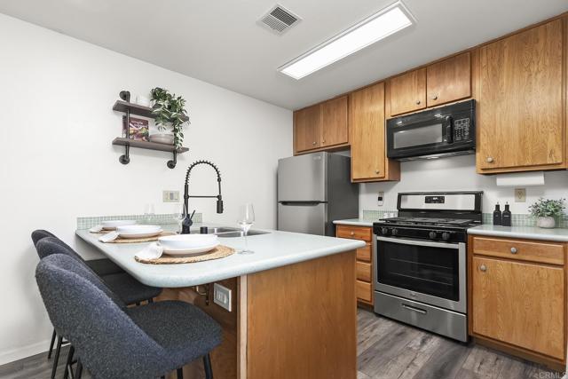 9838 MISSION VEGA DR, Santee CA: https://media.crmls.org/mediaz/a9dfc8e0-5dca-4cf0-8378-88b5c1d178e3.jpg