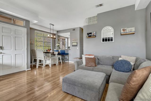 3432 Cameo Dr, Oceanside CA: https://media.crmls.org/mediaz/a9e016a1-59dc-46f5-8f88-d63cdf687241.jpg