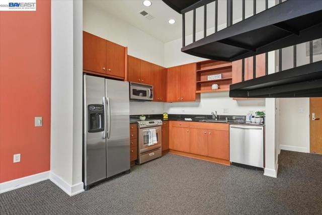 809 Clay St, Oakland CA: https://media.crmls.org/mediaz/a9e0cda9-96ed-464d-9781-b5fb9bb87247.jpg
