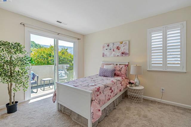 1657 Via Cortina, San Jose CA: https://media.crmls.org/mediaz/a9e0d59d-e739-4bdb-84cd-bbf005ecaf63.jpg
