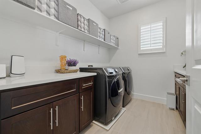 410 E Redberry Place, Mountain House CA: https://media.crmls.org/mediaz/a9e0e9b6-1c13-432d-9e78-4a99f4dac176.jpg