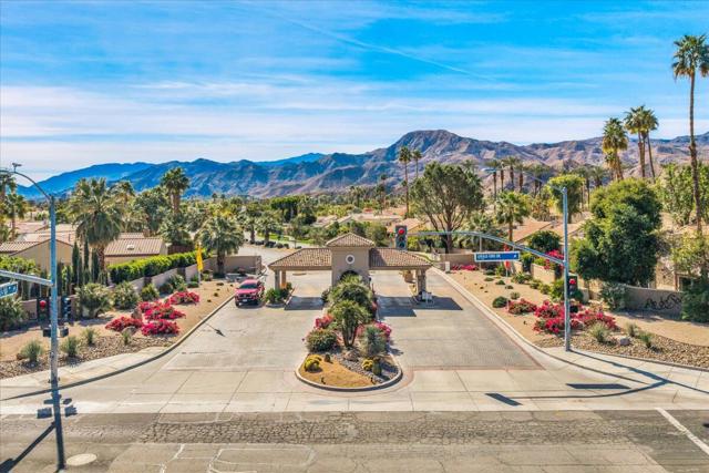 36429 Las Begonias, Cathedral City CA: https://media.crmls.org/mediaz/a9e15027-5552-4bfe-b7c2-1d1d311fe471.jpg